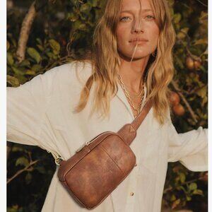 Leather Crossbody Fanny Pack – Chic & Functional Sling Bag